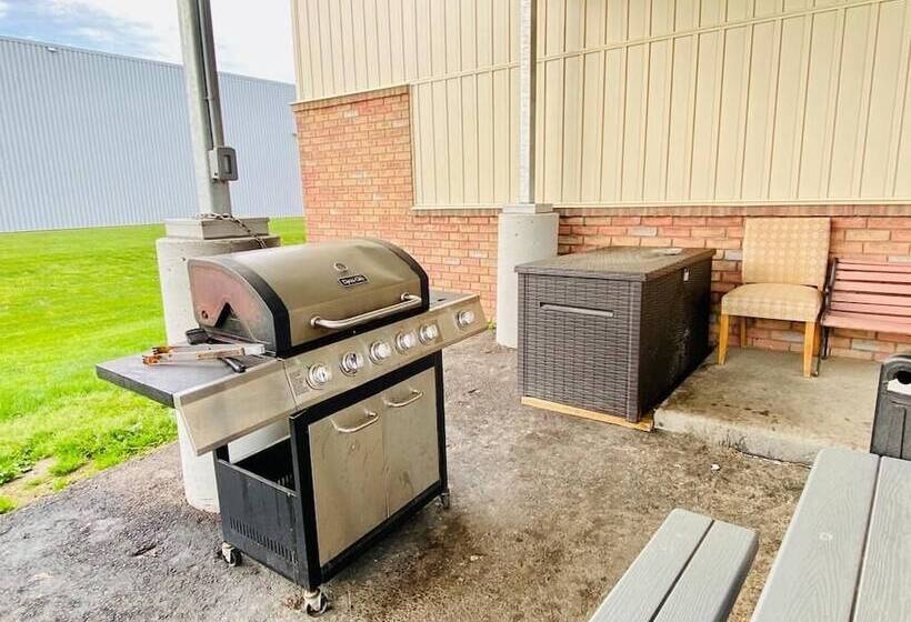 فندق Wallaceburg Inn