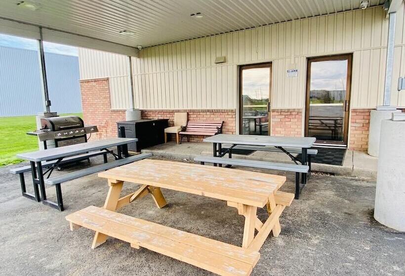 فندق Wallaceburg Inn