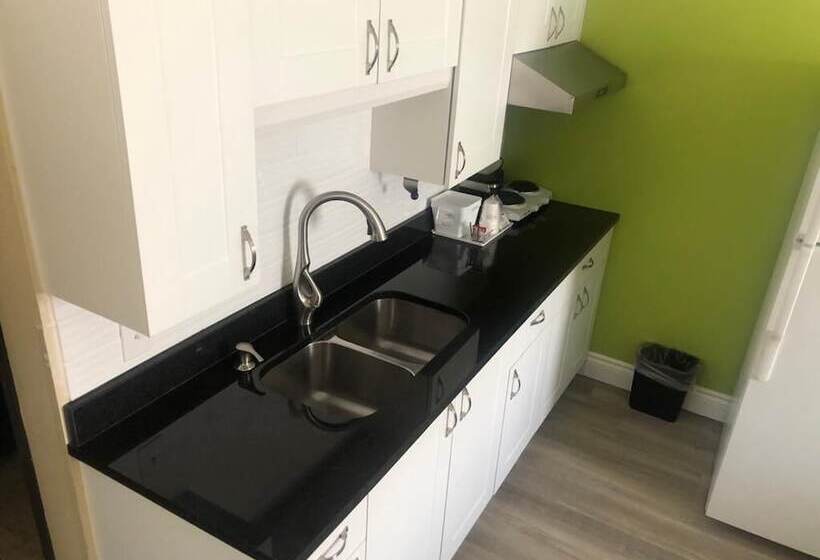 فندق Wallaceburg Inn