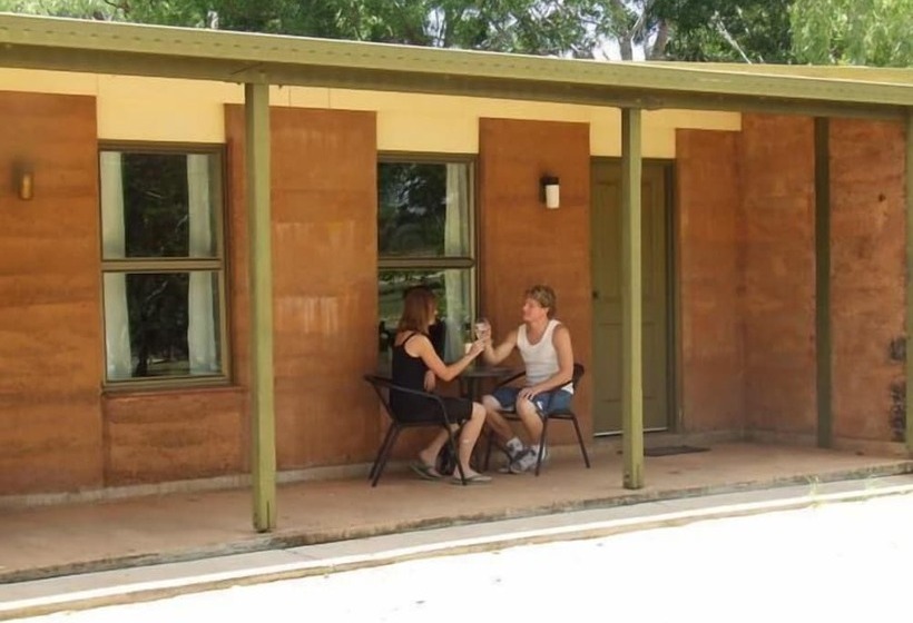 Territory Manor Motel & Caravan Park