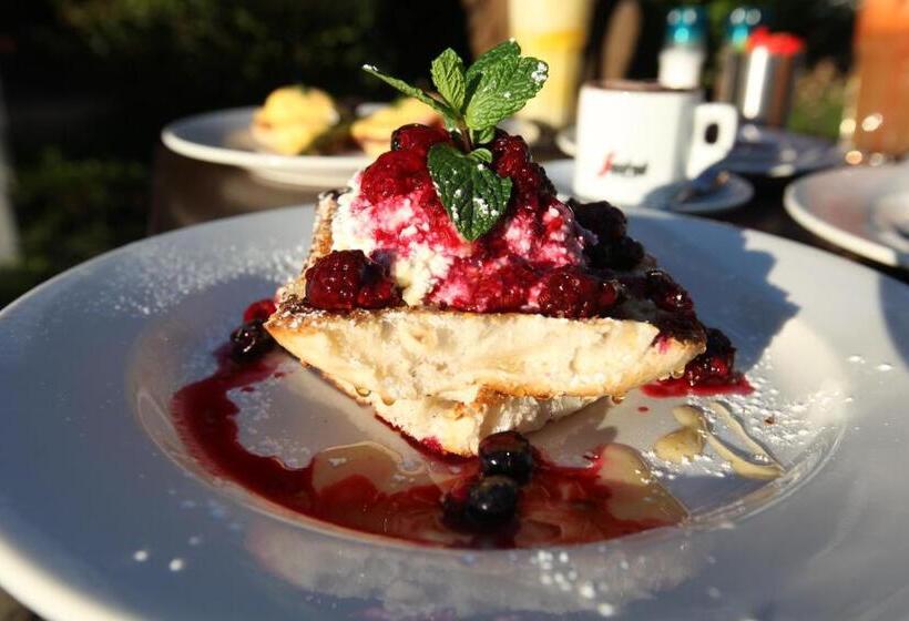 The Islander Noosa Resort