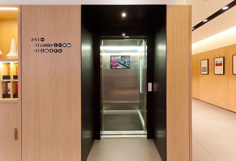 Azimut Hotel Tulskaya Moscow