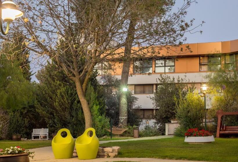 C Hotel Neve Ilan