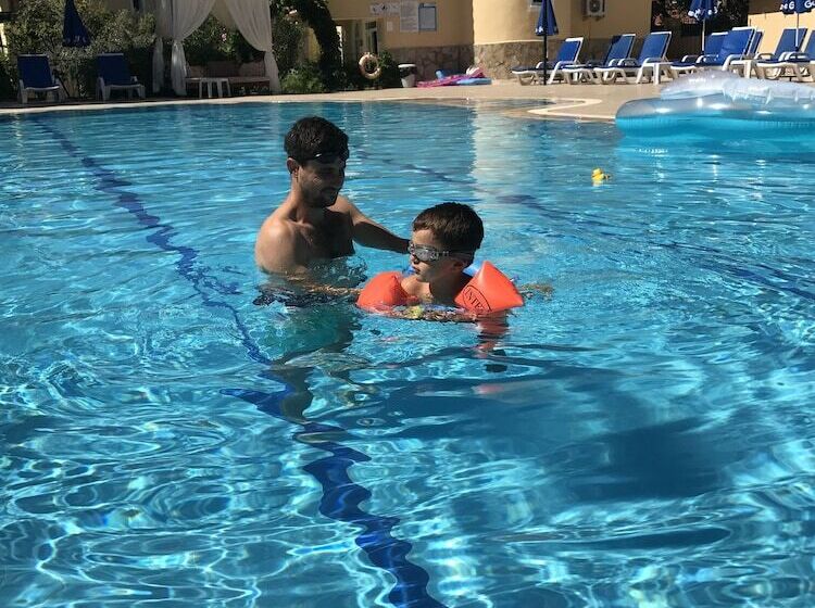 Gokcen Hotel & Apartments