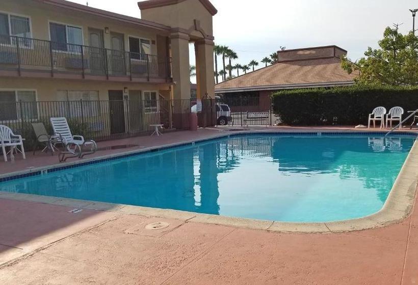 Отель Americas Best Value Inn & Suites Escondido