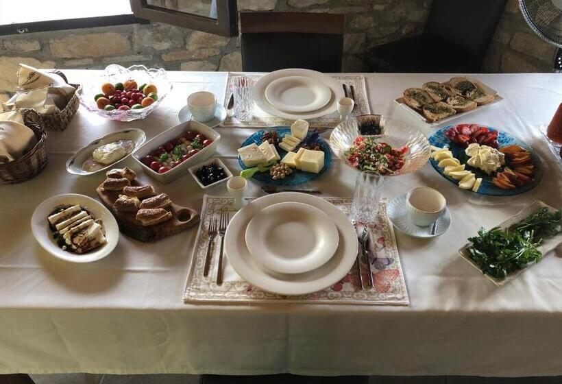 Отель Artemis Selcuk Suites