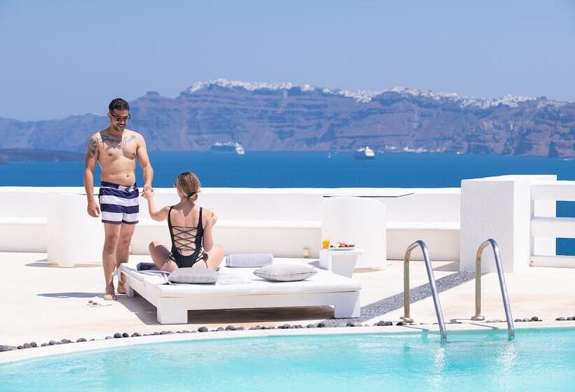 Отель Avant Garde Suites