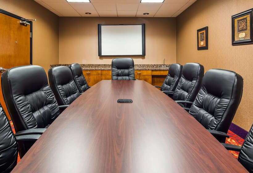 فندق Best Western Plus Carousel Inn & Suites Burlington