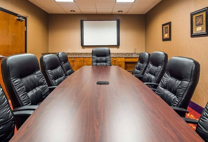 فندق Best Western Plus Carousel Inn & Suites Burlington