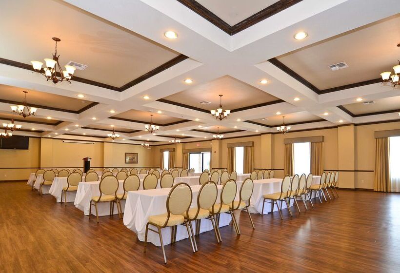 ホテル Best Western Plus Emory At Lake Fork Inn & Suites