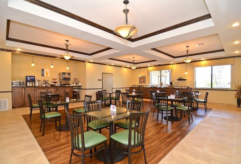 ホテル Best Western Plus Emory At Lake Fork Inn & Suites