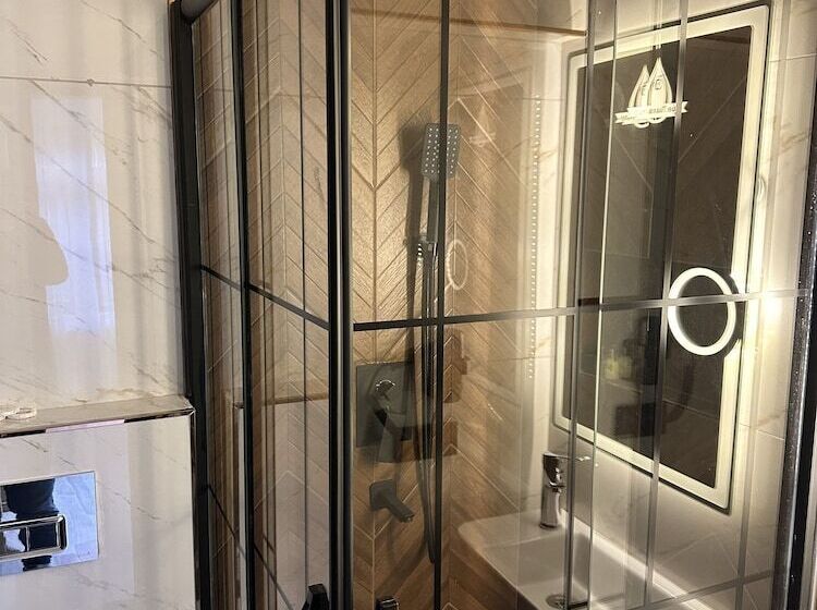 Blue Tuana Hotel Old City