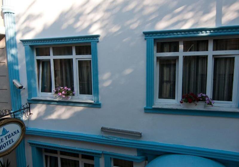 Blue Tuana Hotel Old City
