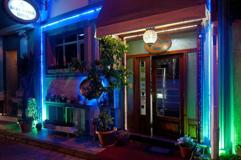 Blue Tuana Hotel Old City