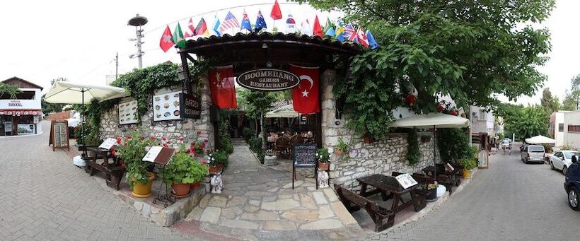 هتل Boomerang Guest House