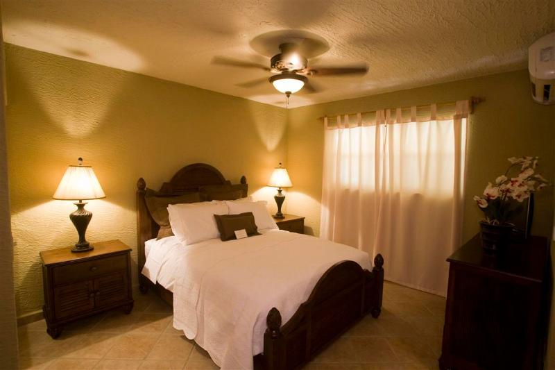 酒店 Clarion Suites Roatan At Pineapple Villas