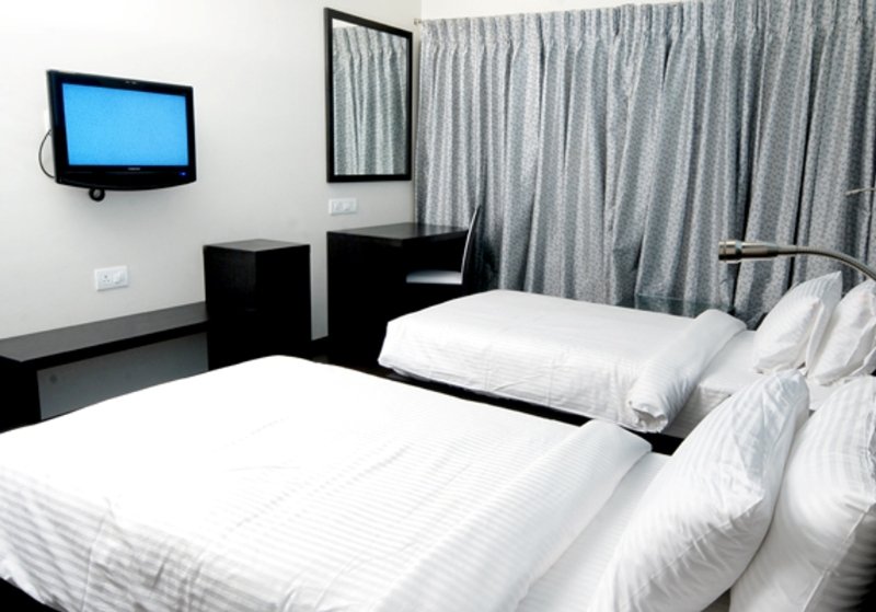 Отель Clarks Inn Suites