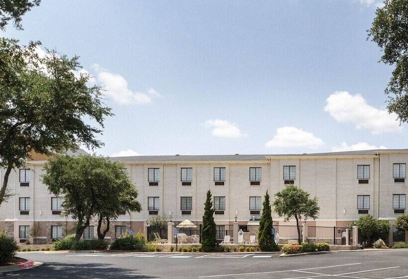 فندق Comfort Inn & Suites