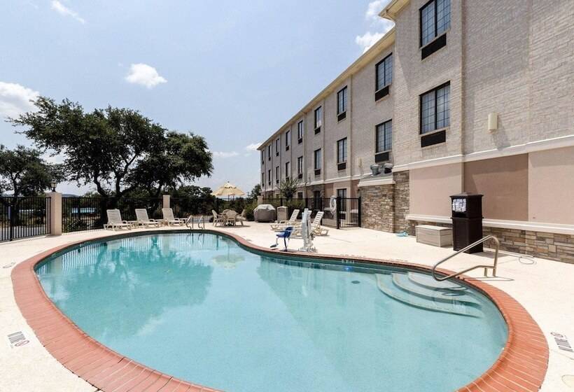 فندق Comfort Inn & Suites