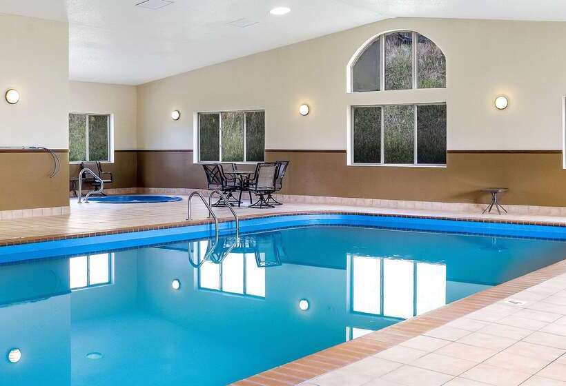 בית מלון כפרי Comfort Inn & Suites