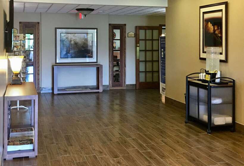 בית מלון כפרי Comfort Inn & Suites