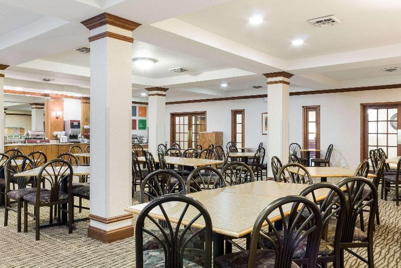 هتل Comfort Inn & Suites