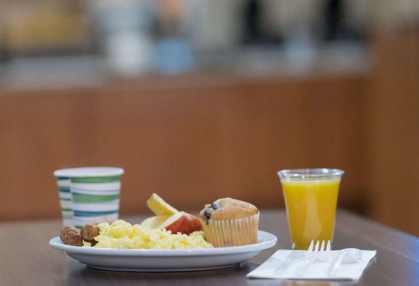 هتل Comfort Inn & Suites