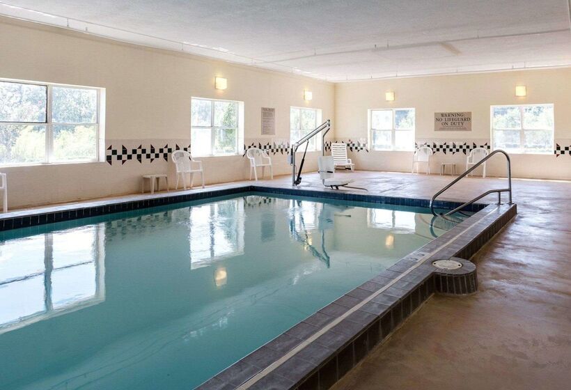 فندق Comfort Inn & Suites