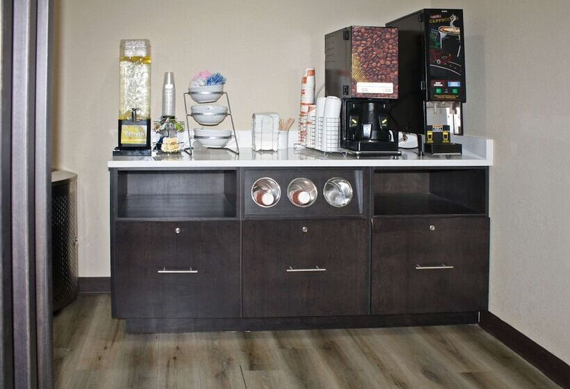 فندق Comfort Inn & Suites