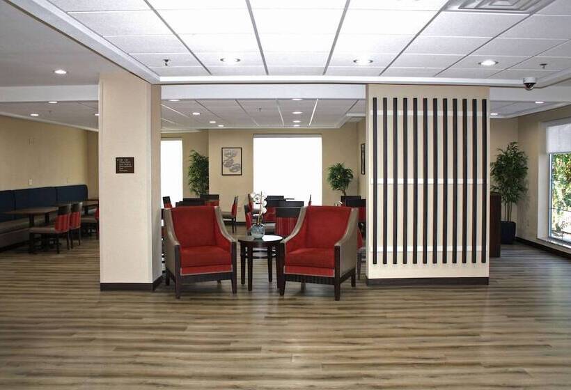 فندق Comfort Inn & Suites