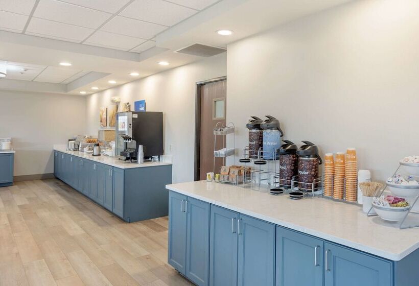 فندق Comfort Suites