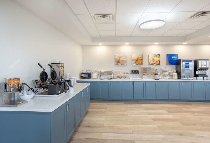 فندق Comfort Suites