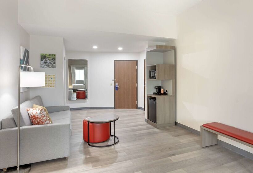 فندق Comfort Suites