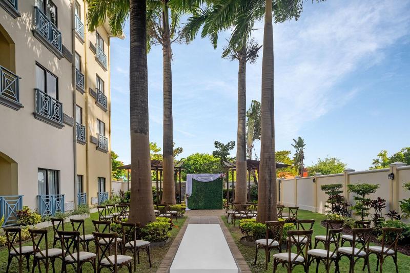 هتل Courtyard By Marriott Port Of Spain