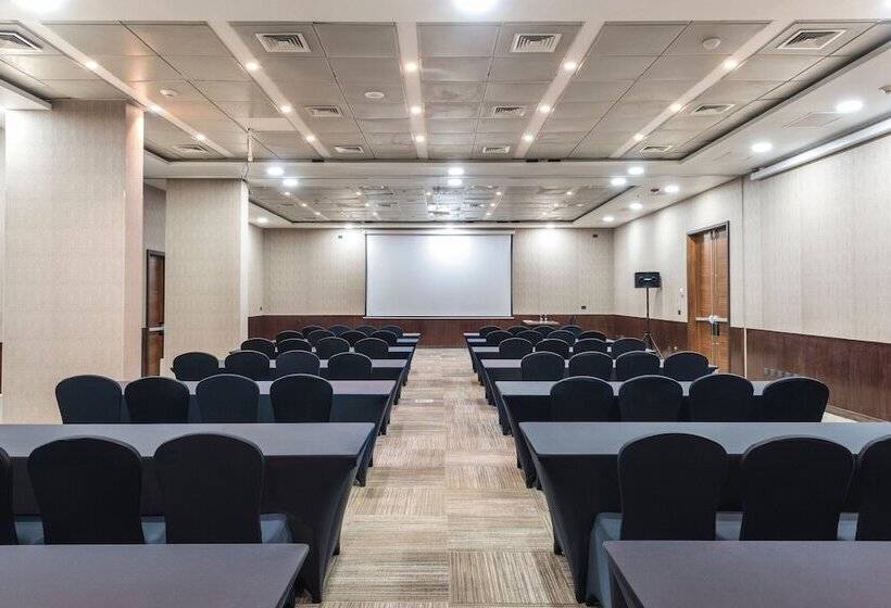 בית מלון כפרי Courtyard By Marriott Puerto Montt