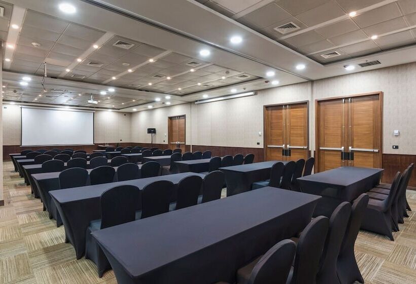 فندق Courtyard By Marriott Puerto Montt