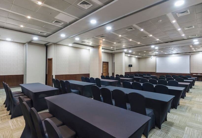 فندق Courtyard By Marriott Puerto Montt