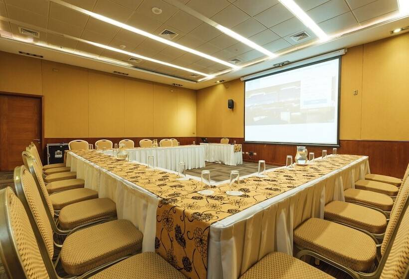 בית מלון כפרי Courtyard By Marriott Puerto Montt