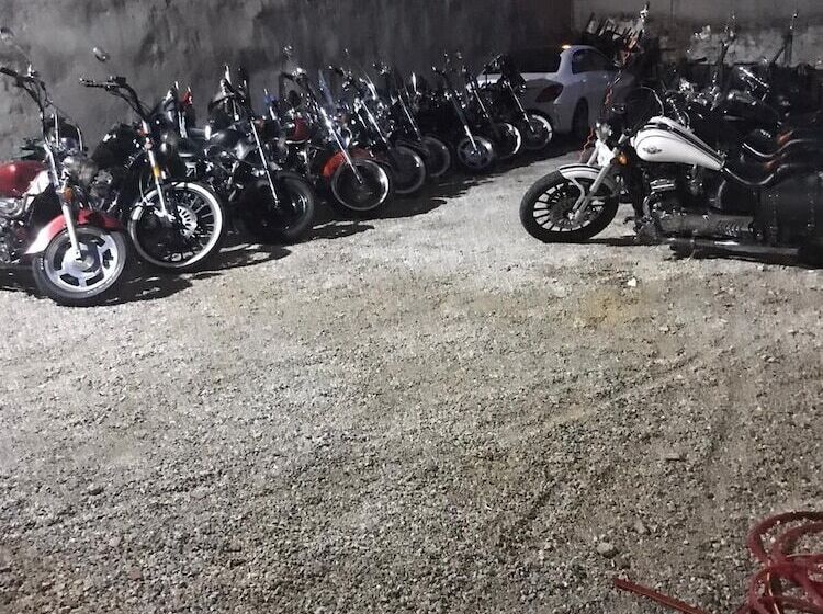 酒店 Crowded House