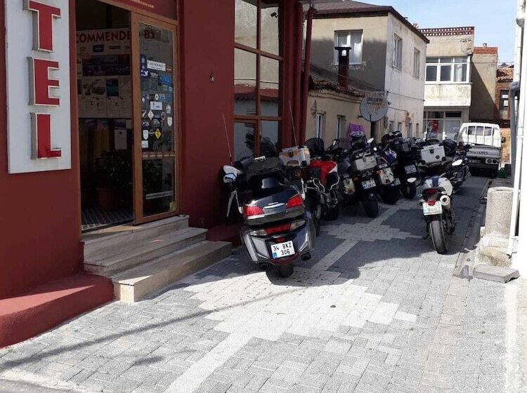 酒店 Crowded House