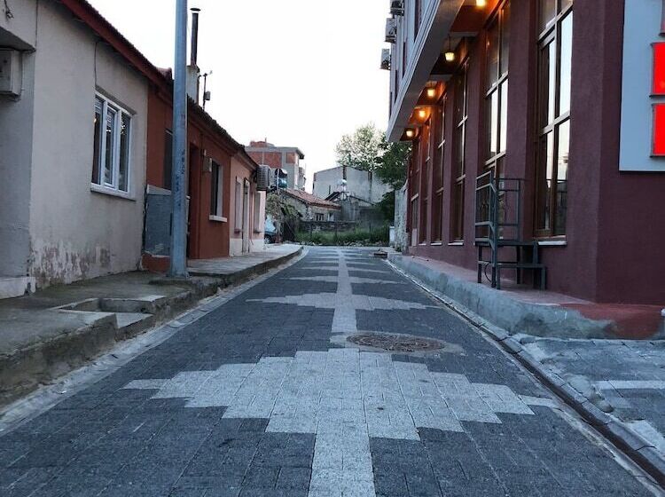 酒店 Crowded House