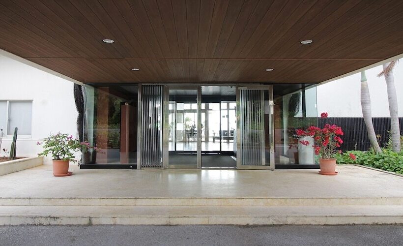 בית מלון כפרי Cypress Resort Kumejima