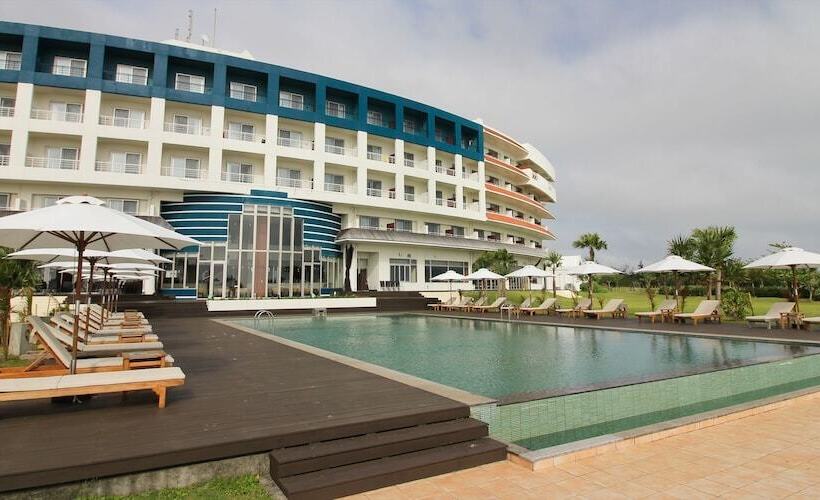 בית מלון כפרי Cypress Resort Kumejima
