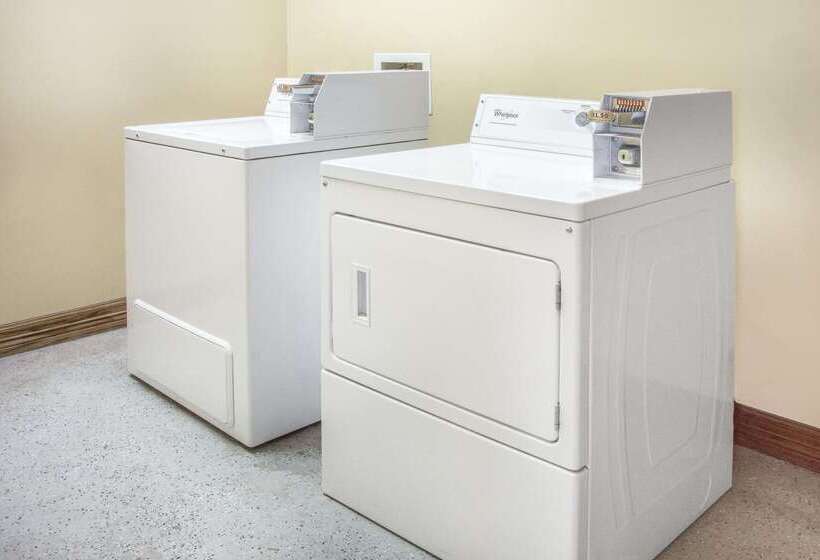 فندق Days Inn By Wyndham Baytown East