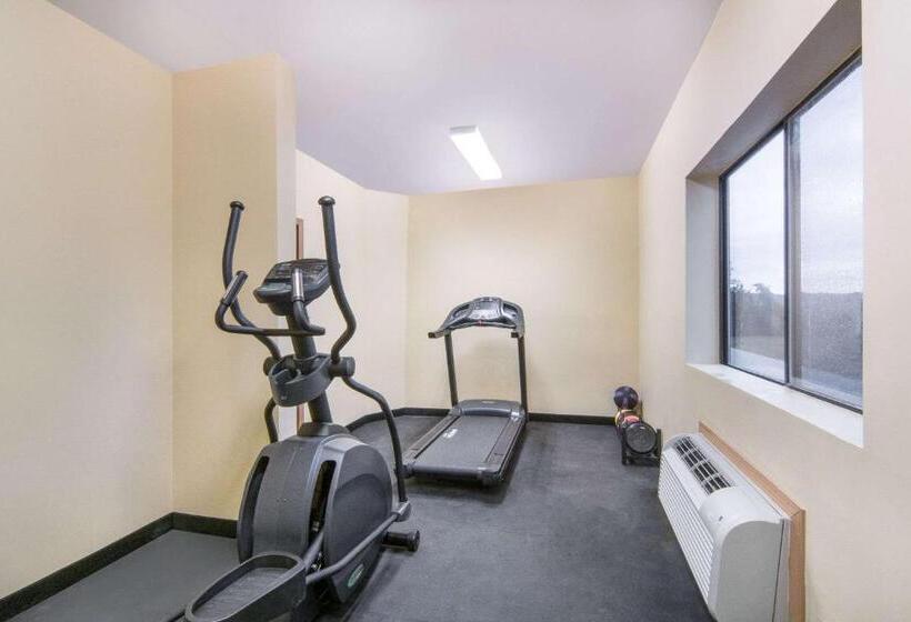 فندق Days Inn By Wyndham Baytown East