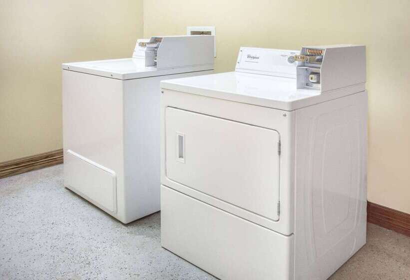 فندق Days Inn By Wyndham Baytown East