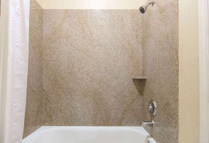 فندق Days Inn By Wyndham Baytown East