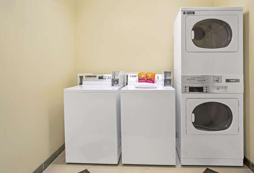 בית מלון כפרי Days Inn By Wyndham Brigham City