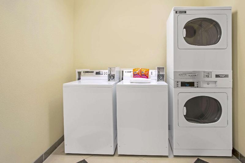 בית מלון כפרי Days Inn By Wyndham Brigham City