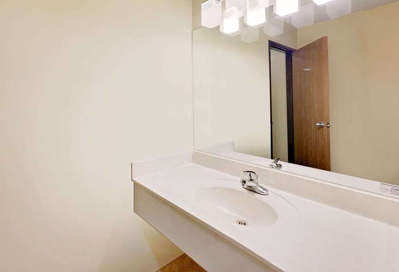 ホテル Days Inn By Wyndham Cadillac